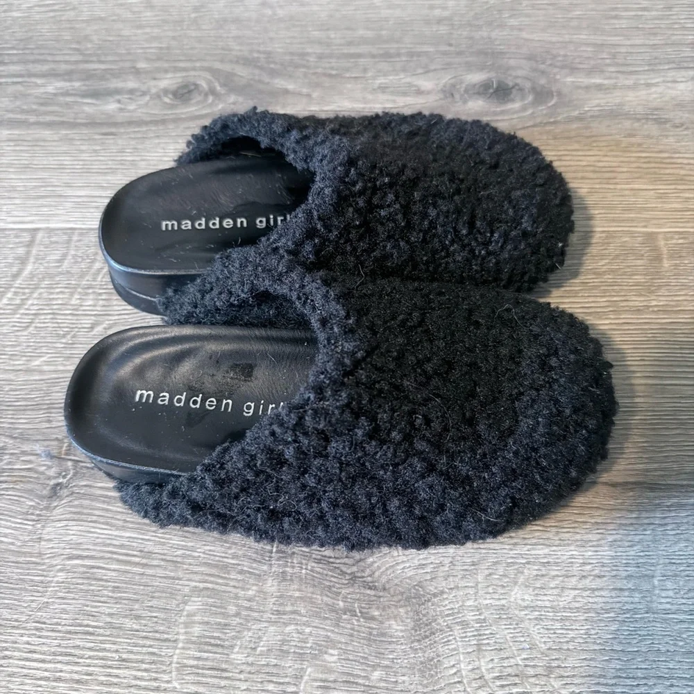Madden Girl Youth Faux Fur Black Clogs 12